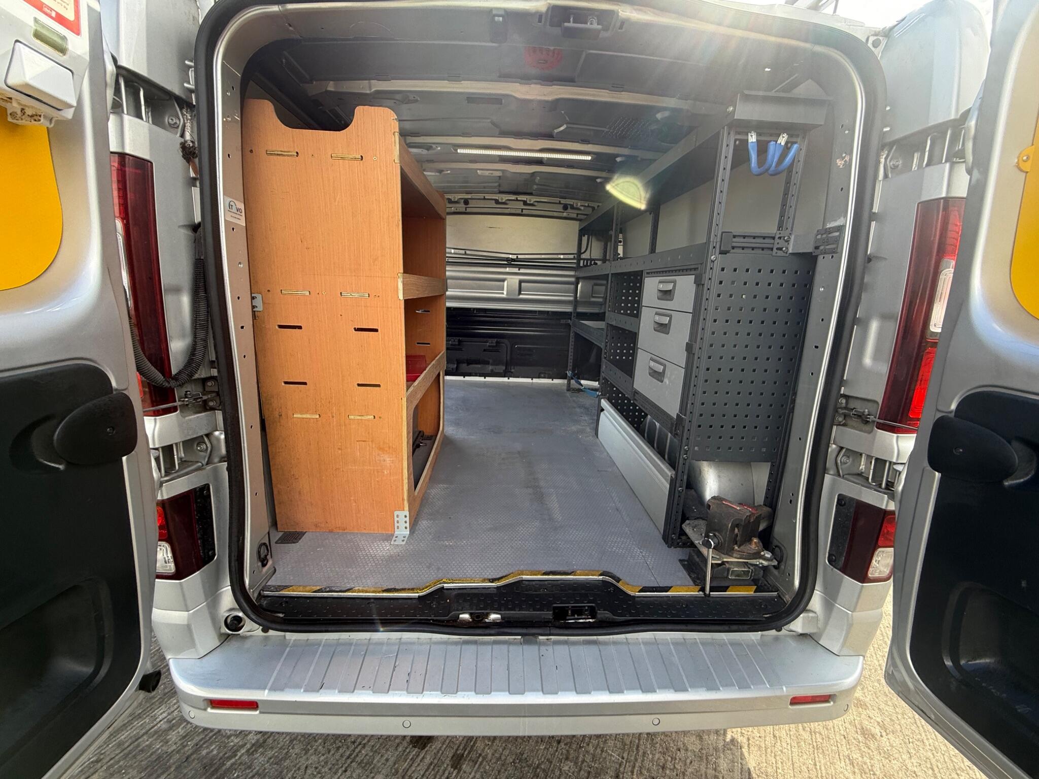 Vauxhall Vivaro 1.6 CDTi 2900 BiTurbo Sportive L1 H1 Euro 6 (s/s) 5dr — photo 90 of 98